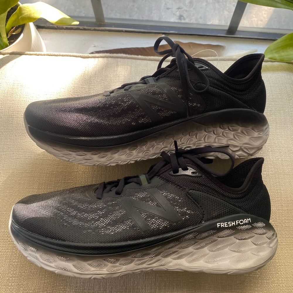 New balance MMORBK2  V2 Men's Running Shoe size 10 wide